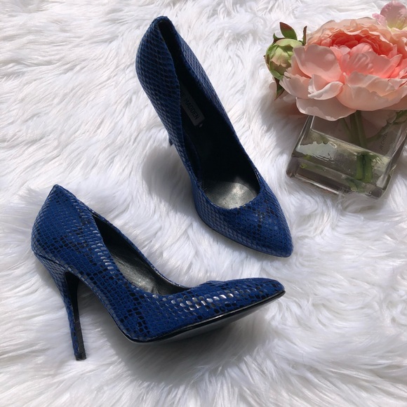 navy round toe heels